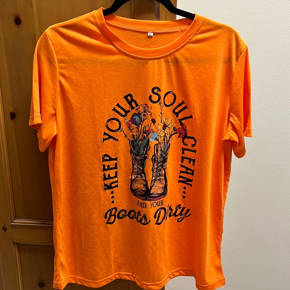 Graphic T Shirt "Keep your Soul Clean and your Boots Dirty"